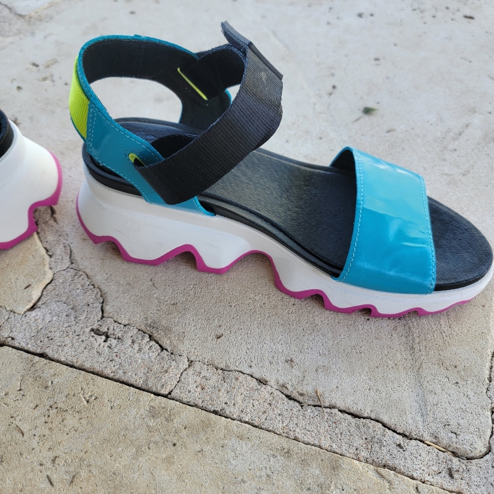 SOREL Women's Kinetic Sports Sandals Size 8 Leather Scalloped Sole Spring Aqua - Picture 5 of 10